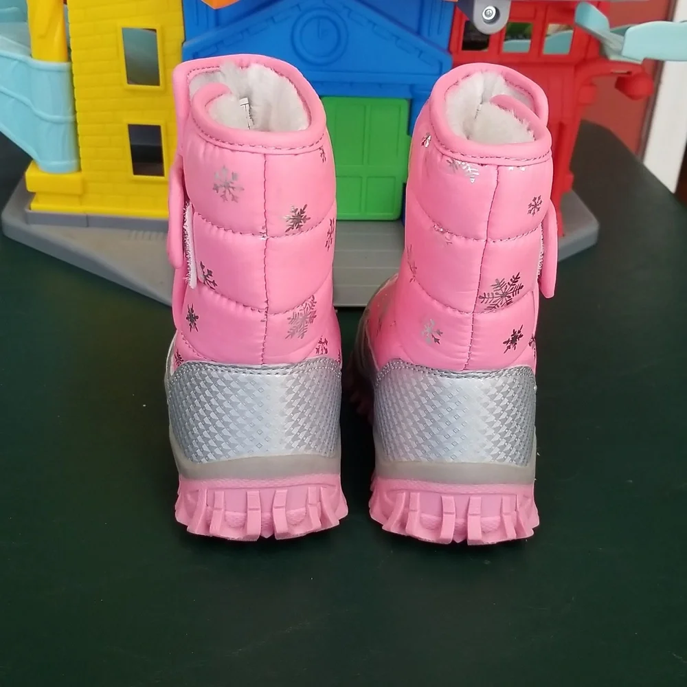 Coga Pink ❄Snowflake❄ Girls Winter Boots - Size 7-8